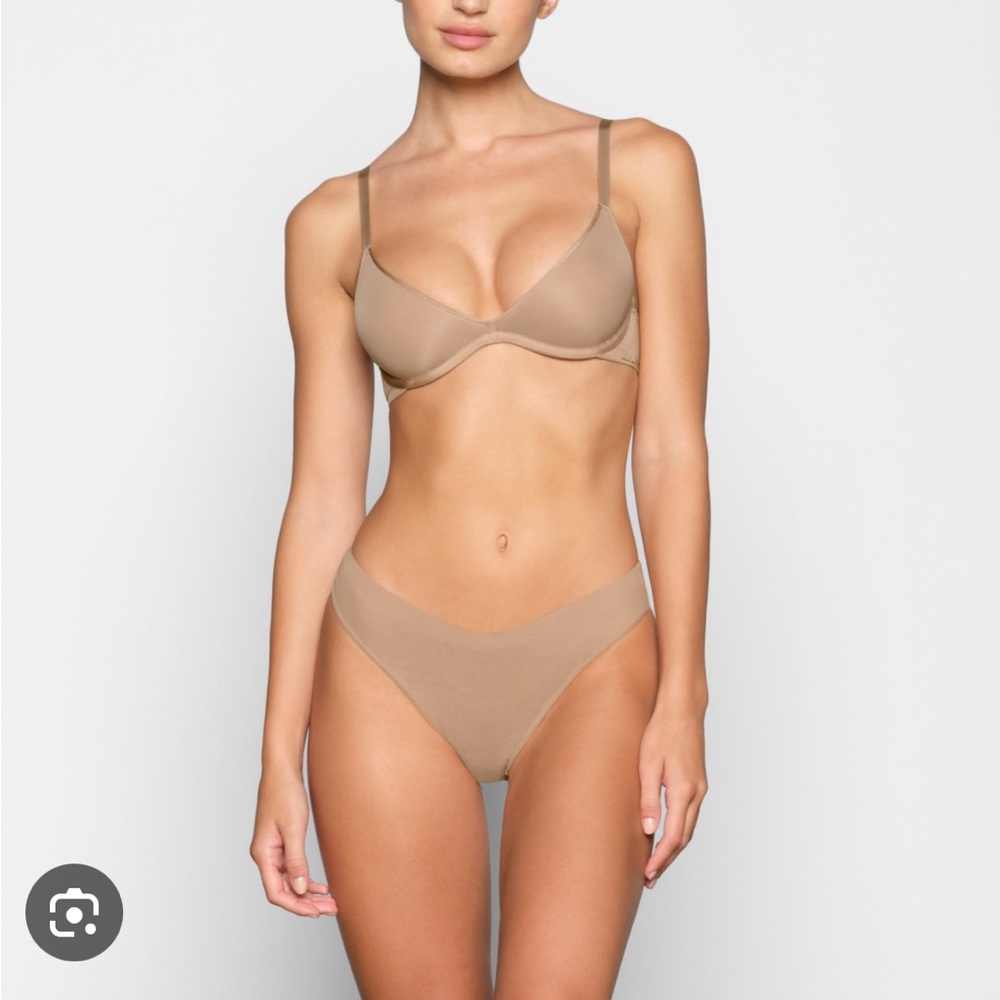 BRAND NEW SKIMS Weightless Scoop Bra 34B